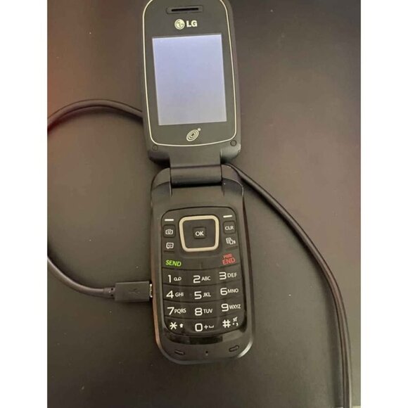 LG TracFone Prepaid Flip Phone Black - Picture 1 of 5